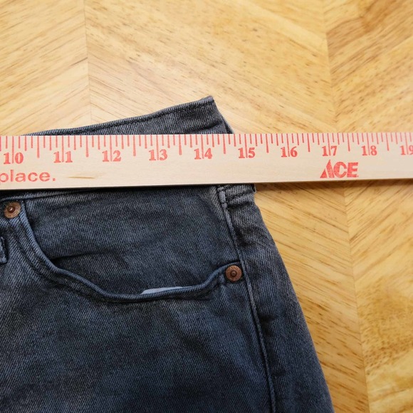 Levi's 501 Womens Denim Shorts Size 28 High Rise Cheeky Raw Hem Black Wash - Picture 6 of 12